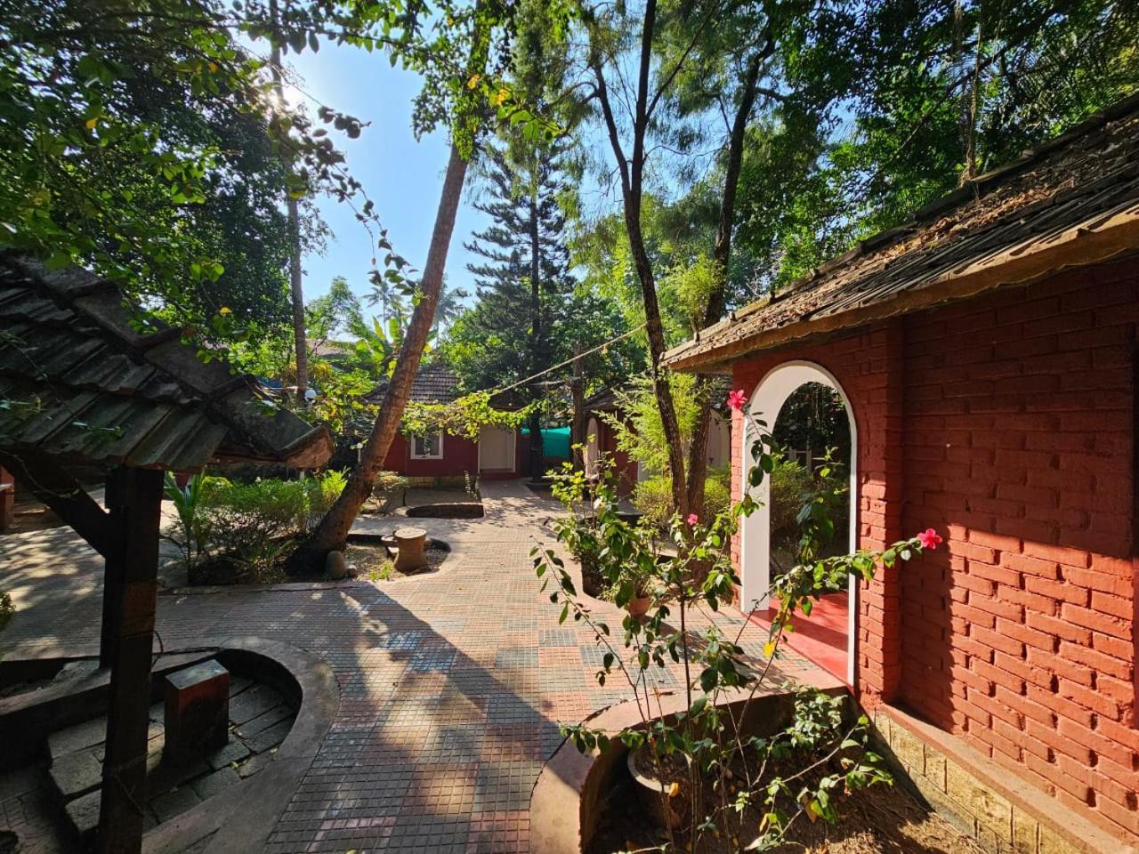 Nalukettu Heritage Resort Варкала Экстерьер фото