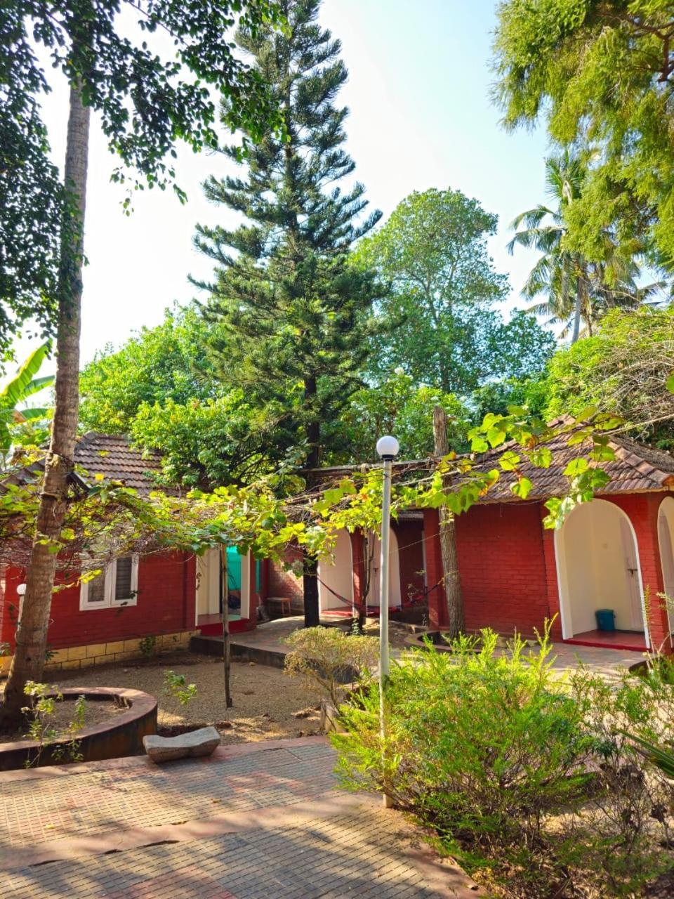 Nalukettu Heritage Resort Варкала Экстерьер фото