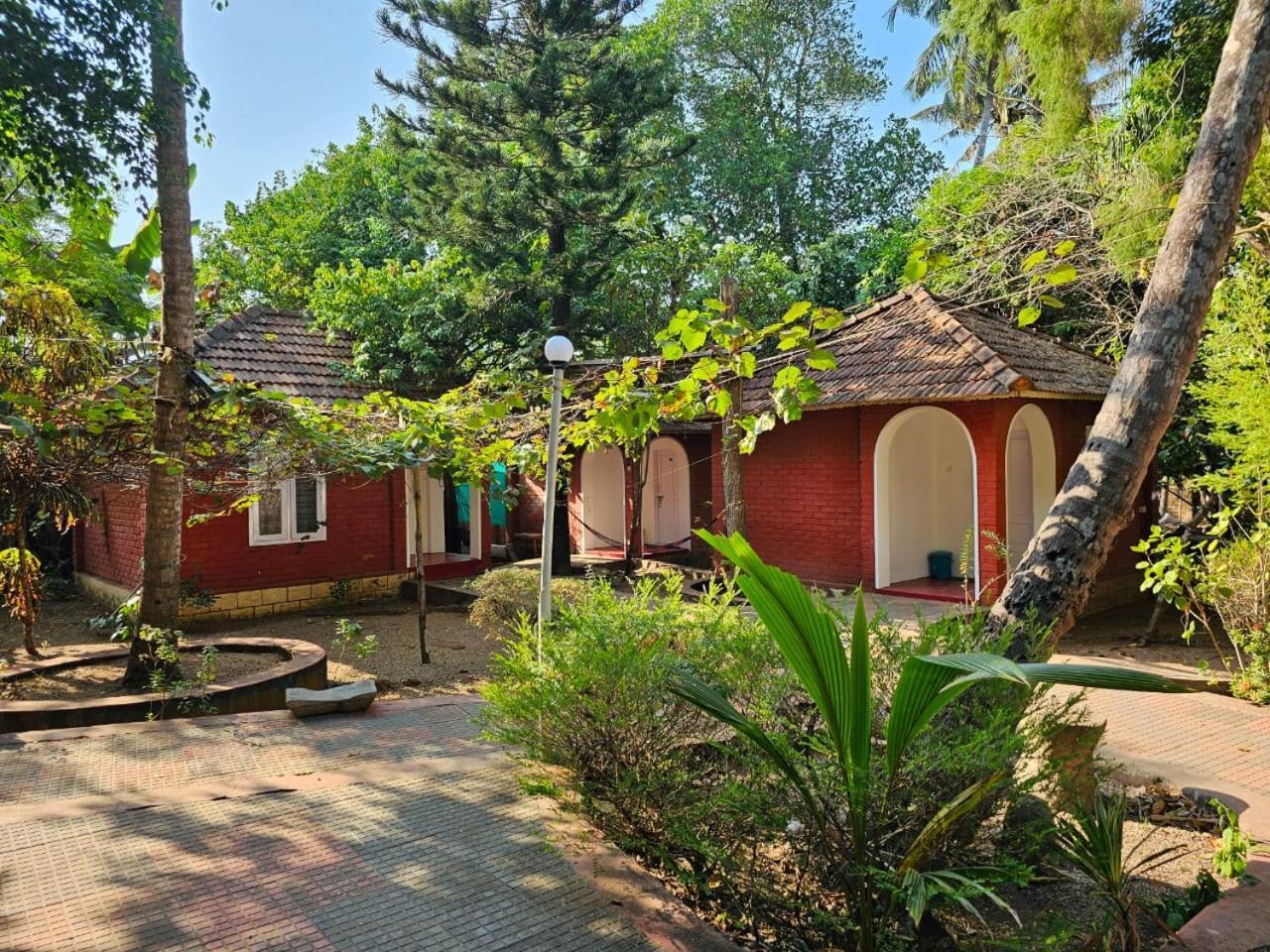 Nalukettu Heritage Resort Варкала Экстерьер фото
