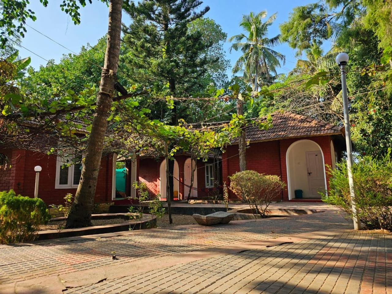 Nalukettu Heritage Resort Варкала Экстерьер фото
